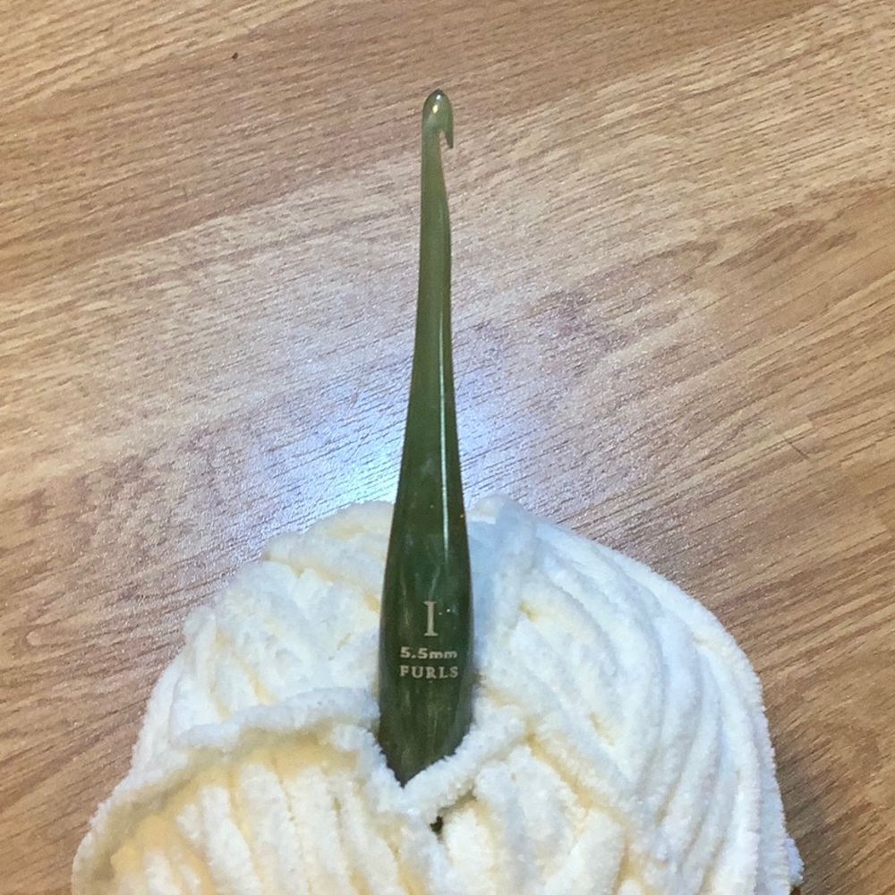 Furls Moonlight Streamline Glitter Resin green with gold glitter I (5.5 mm)